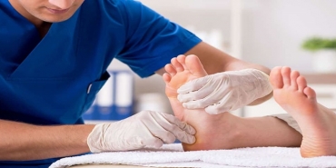 Topuk dikeni nasıl geçer?